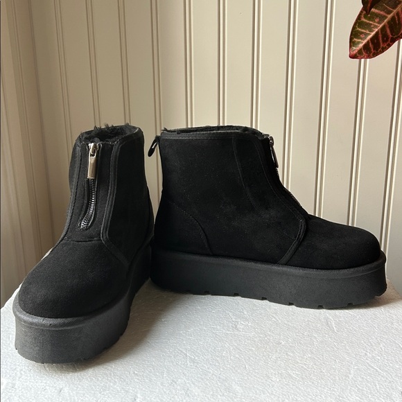 Rouge Helium Shoes - Rouge Helium Platform Black Suede Ankle Boots ZipUp front faux fur lined size 8